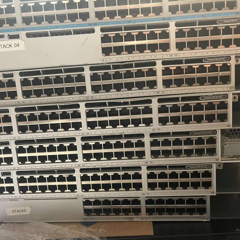 思科C9300-48P-A 二手原装交换机，48口千兆POE--议价商品