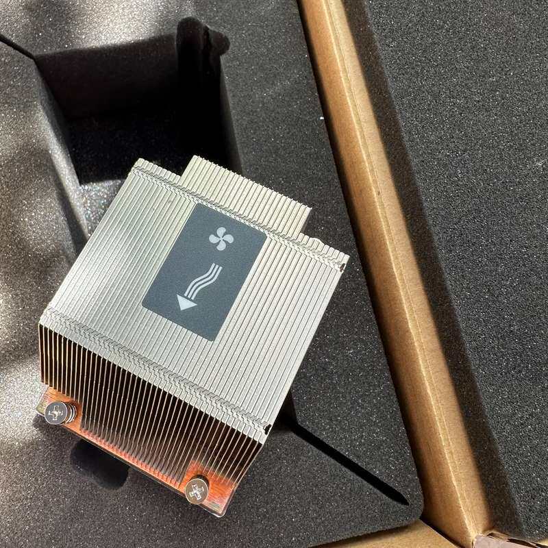 思科ucs c240m3铜底热管散热器全新成色。包装也在--议价商品