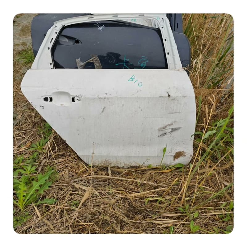奥迪A4 B10右后车门，拆车件，轻微使用痕迹。原装正品，适--议价