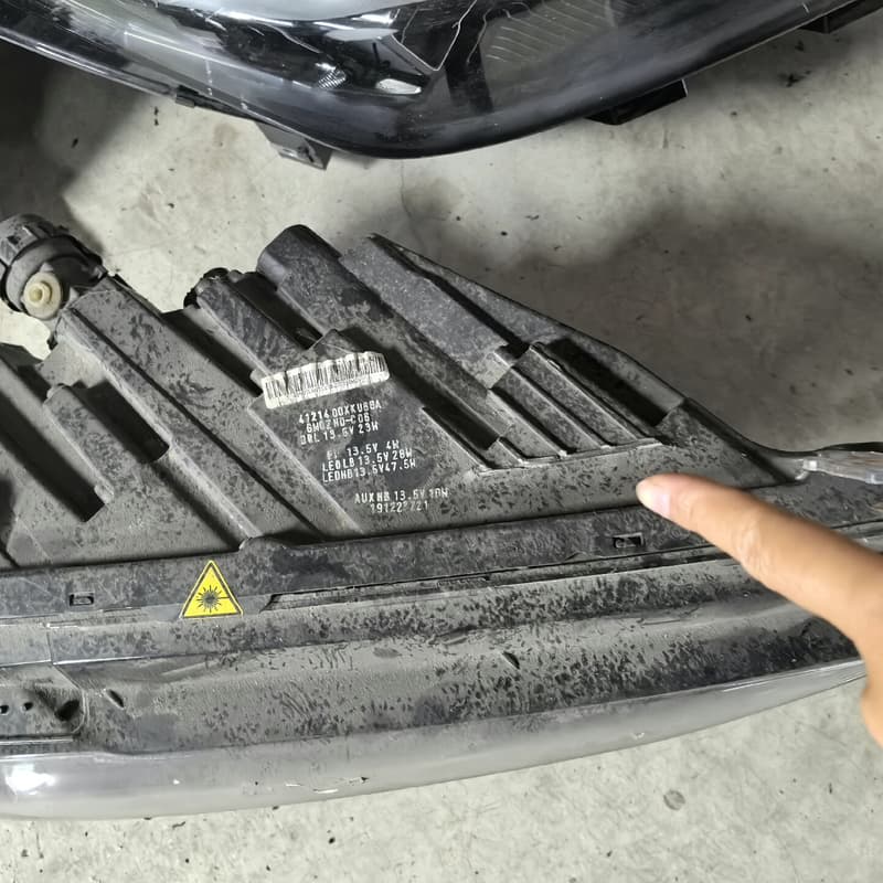 魏派VV7 激光大灯右,缺上脚一个其他好的,需要点我想要,具--议