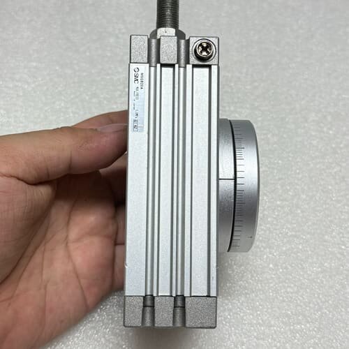 SMC旋转气缸MSQB20A 原装正品,实物拍摄,成色如图,--议价商品
