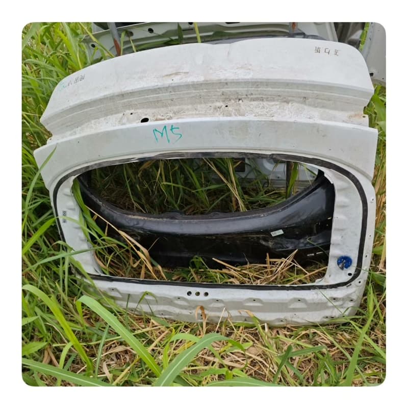 问界M5后盖，原装拆车件，轻微使用痕迹。适合需要更换后盖的车--