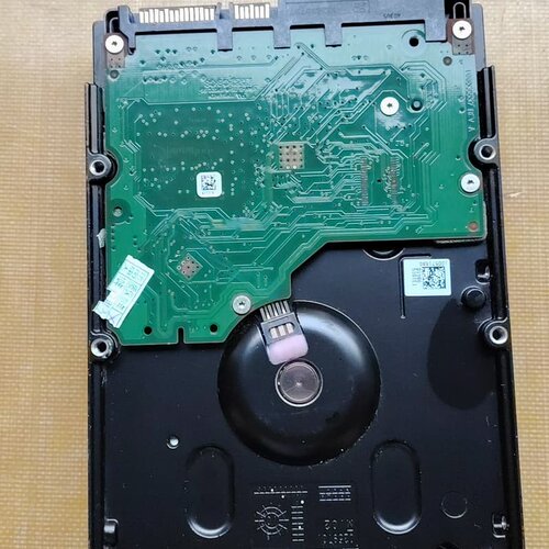 希捷1TB机械硬盘，3.5寸SATA接口，7200转，型号S--议价商品