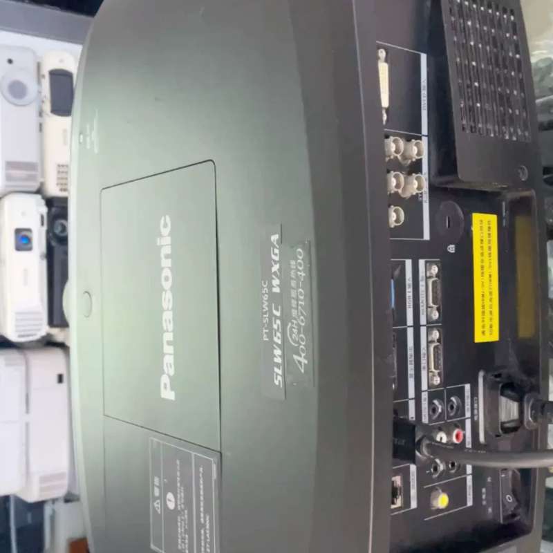 松下PT-SLW65C投影机,九新左右、效果好、5000流明--议价商品