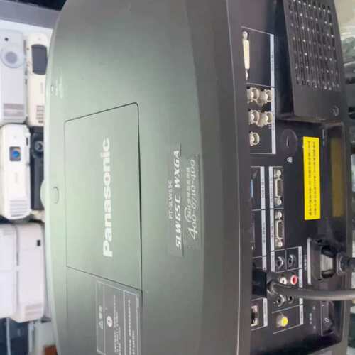 松下PT－SLW65C投影机，九新左右、效果好、5000流明--议价商品