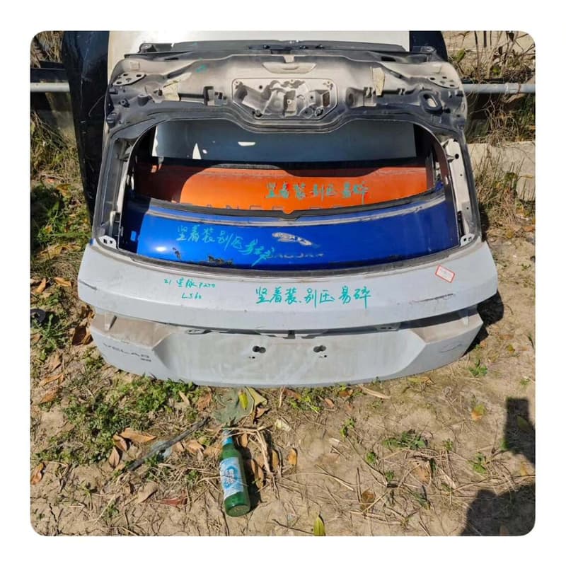 路虎星脉后盖,原厂拆车件,成色不错,几乎全新。适用于需要更换