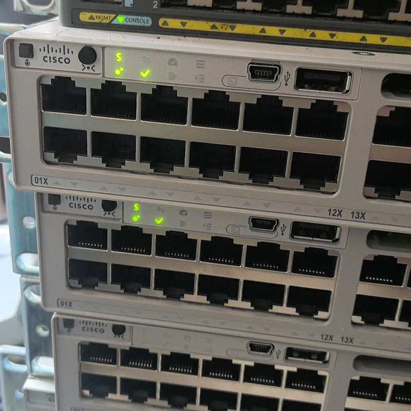 思科C9300-48T-E交换机,原装二手,成色还可以,接口--议价商品