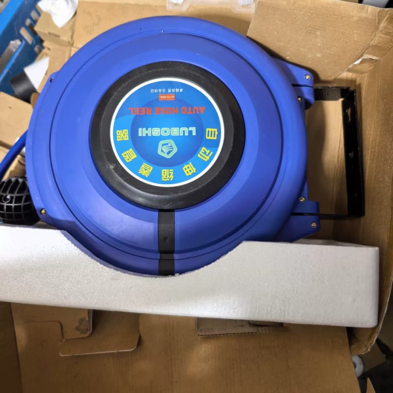 全新自动伸缩卷管器，蓝色款。打算买来自用的，现在用不上，便宜图片