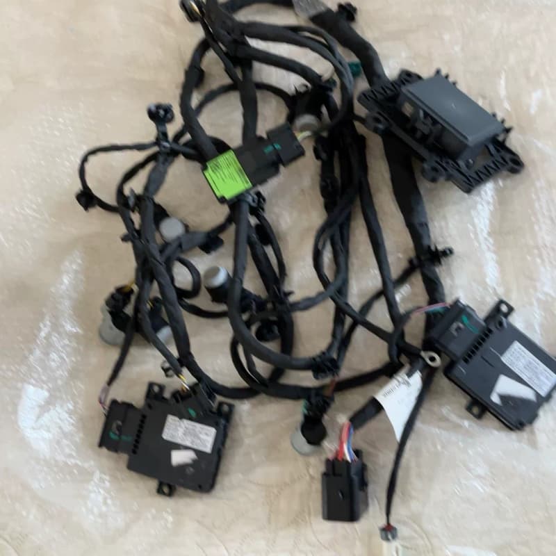 极氪7x。 CX1E原装后保险杠线束总成,带雷达模块,拆车件--议价