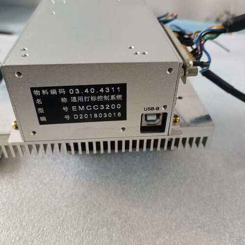 一台大族激光通用打标控制系统，型号EMCC3200。成色轻--议价商品