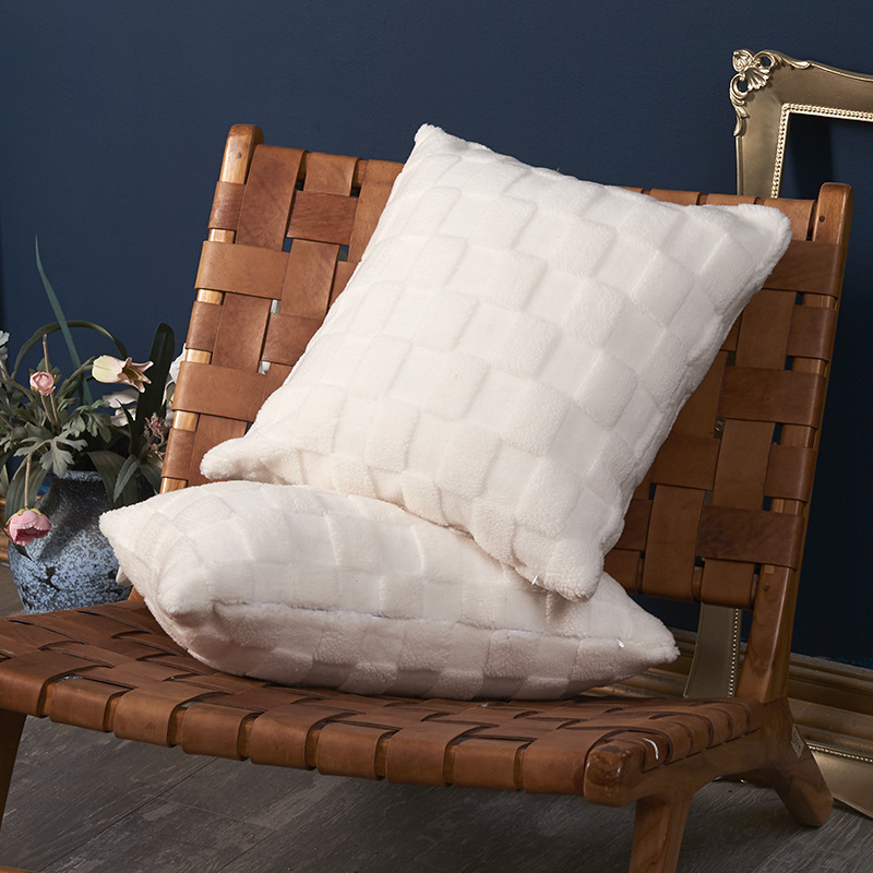 新款家居装饰秋冬毛绒抱枕双面颗粒绒立体提花方格白色靠枕腰枕套
