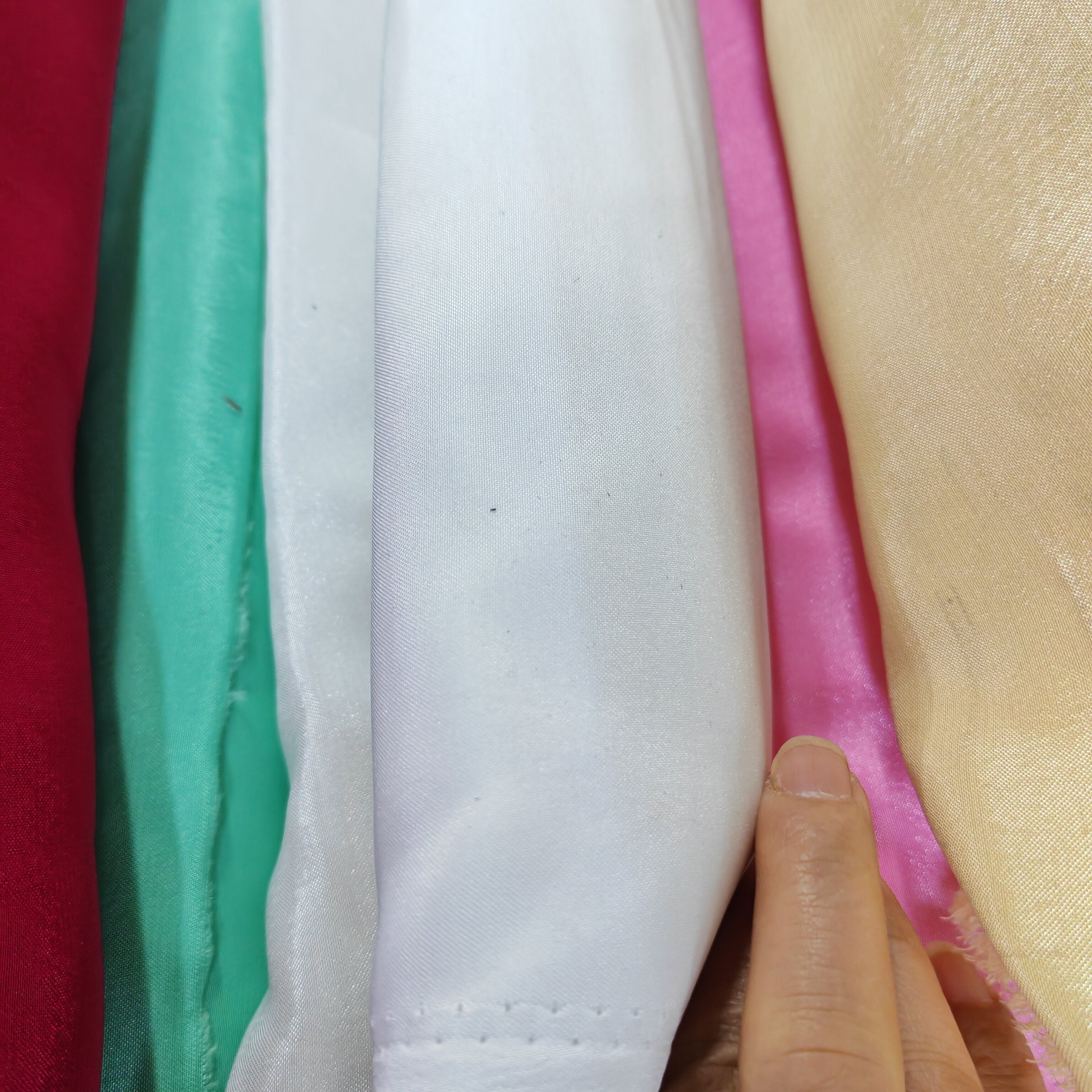 色丁面料绸缎布料缎面礼盒内衬里布纯色绸面装饰大红布绸布