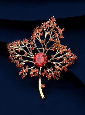 新款空红枫胸针高档女红色枫叶水晶胸花轻奢设计感别针西装配饰品