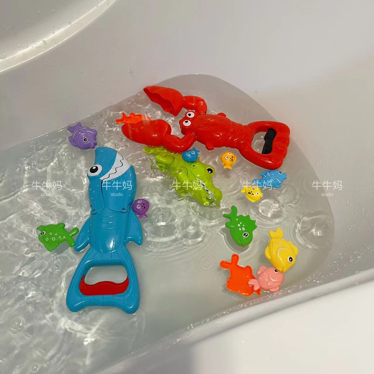 宝宝戏水儿童益智洗澡鳄鲨鱼龙虾吃小鱼游戏套装手眼协调浴室玩具