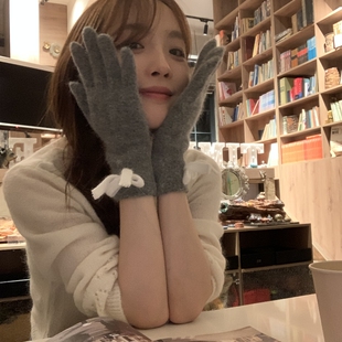 美作韩系ins蝴蝶结兔毛手套女冬季保暖防寒潮分指针织手套可触屏