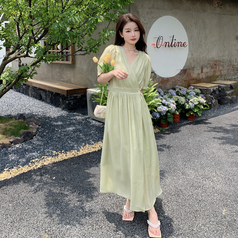 法式V领绿色一片式连衣裙夏2025新款裙子仙女超仙森系泡泡袖显瘦图片