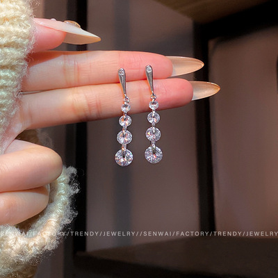 超闪锆石流苏耳环女一字简约长款显脸瘦耳钉轻奢气质个性耳坠银针
