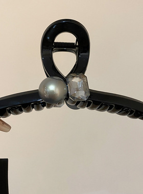 珍珠光面黑色鲨鱼夹轻奢气质大号抓夹春季2025年新款个性发夹头饰