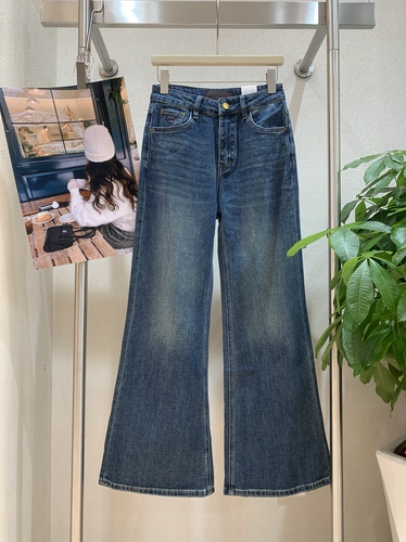 韩国OneBrand牛仔裤袋刺绣红唇弹力舒服直筒喇叭裤子2026秋冬爆款
