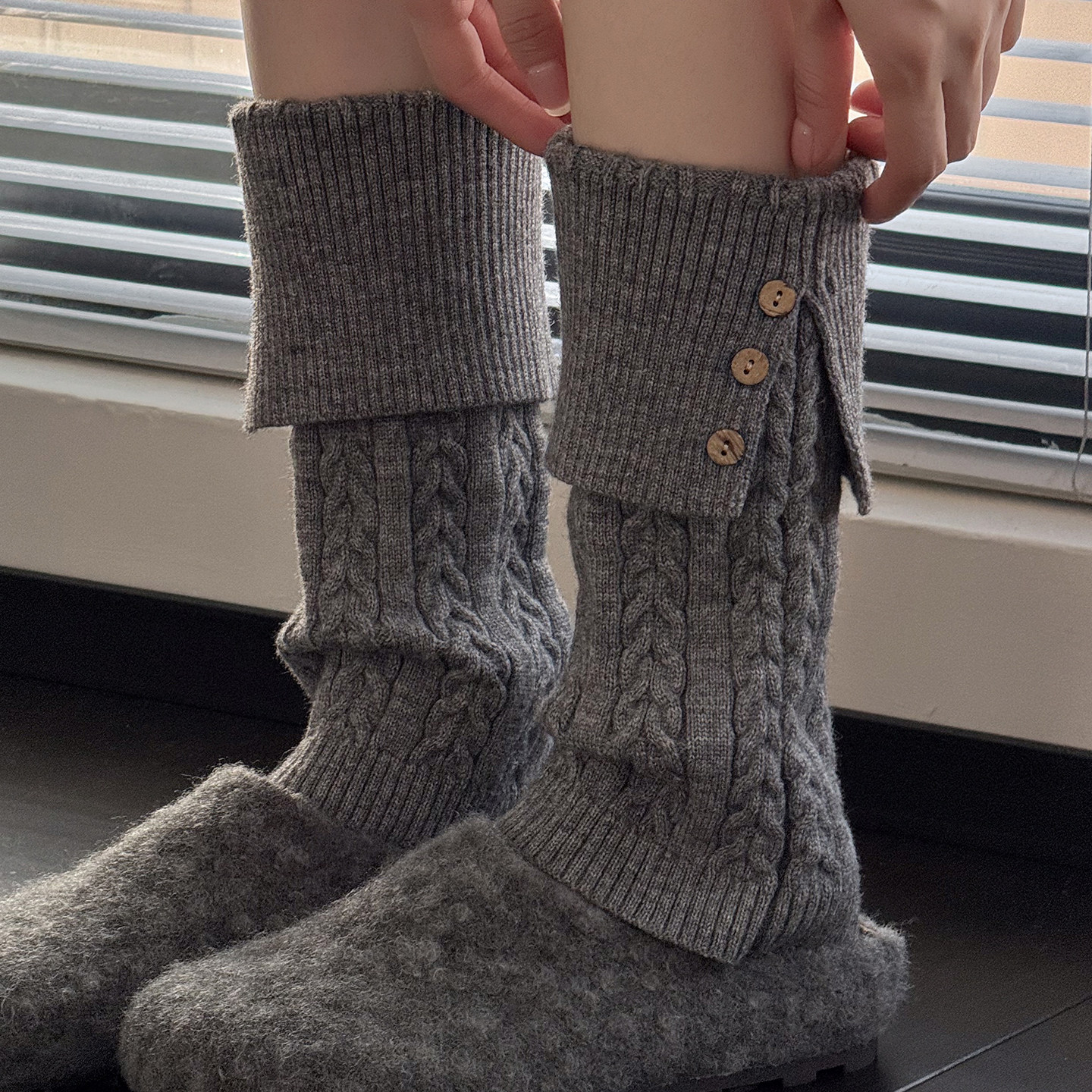 加厚灰色腿套女秋冬款咖啡色袜套奶白小腿袜保暖麻花羊毛中筒袜