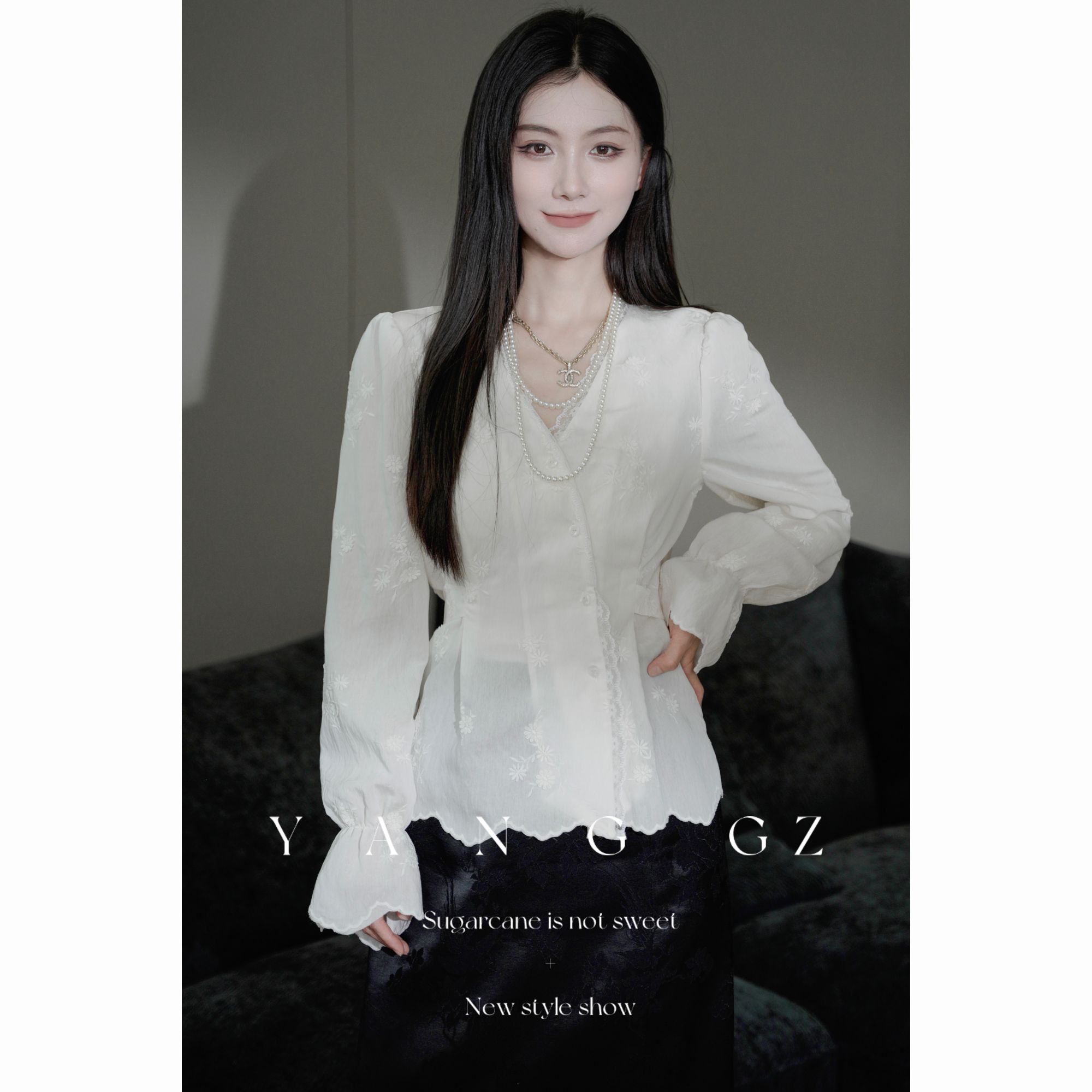 蕾丝v领甜美泡泡袖白色衬衫