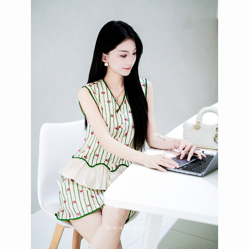 亚麻碎花马甲上衣半裙套装女