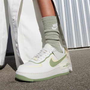 Nike/耐克正品新款女士空一号系带运动鞋FN6335-101