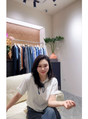 安西娅 印花丝巾蝴蝶结短袖T恤