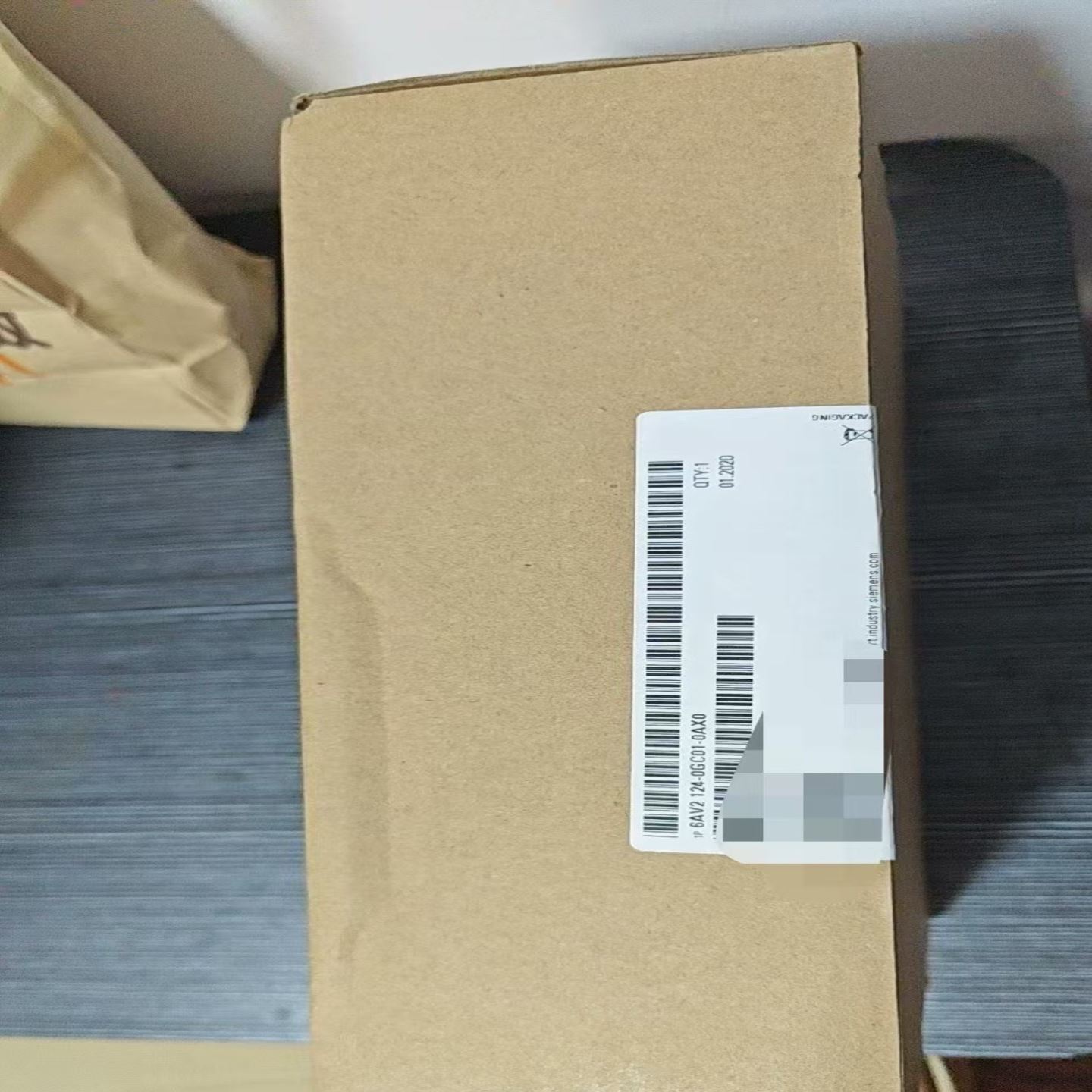 触摸屏，型号6AV2124-0GC01-0AX0，全新