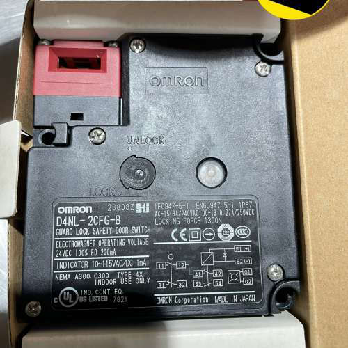 原装进口OMRON安全门开关电磁锁D4NL-2CFG-