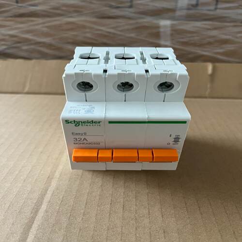 MGNEA9D332EA9D隔离开关3P32A