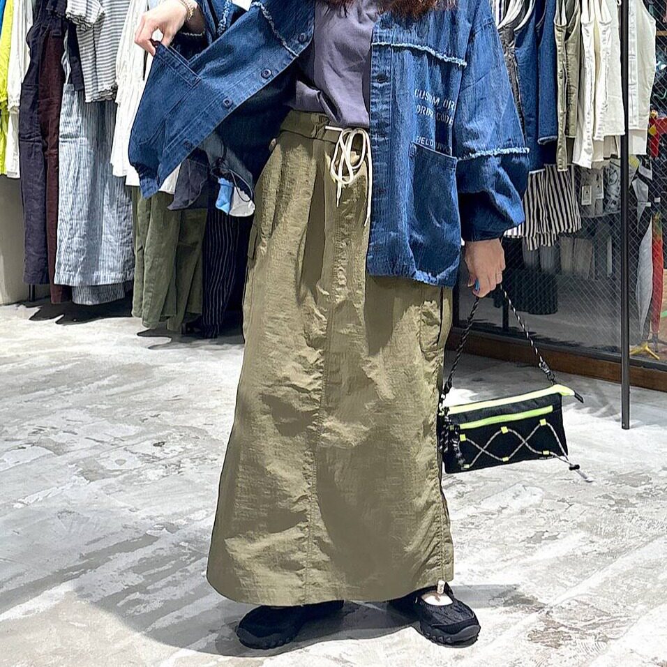 早秋日系N高腰纯尼龙褶皱肌理感抽绳设计山系工装风直筒中长裙