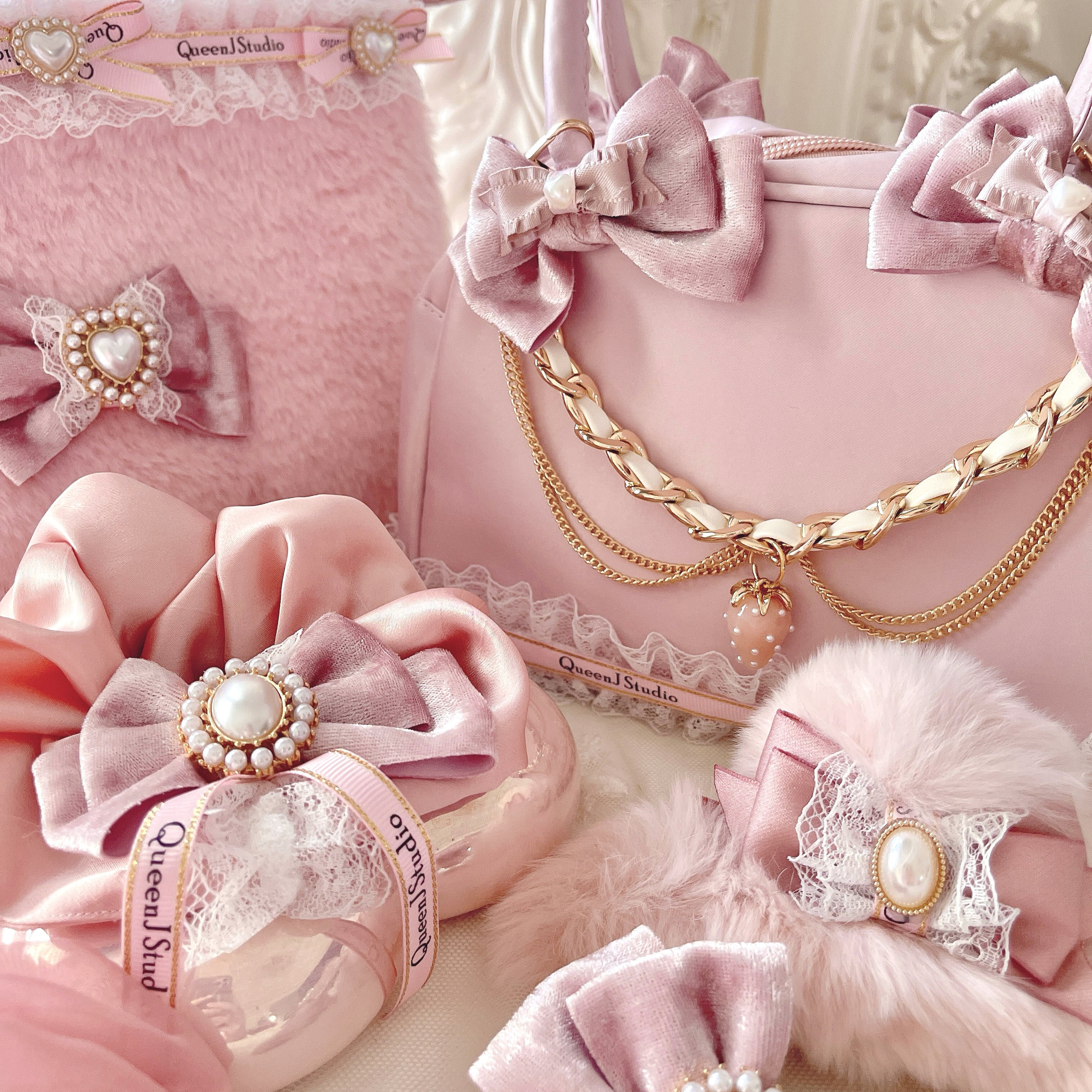 QueenJ Studio草莓恋人系列蕾丝手提包毛绒化妆包粉色系配饰发饰,箱包皮具/热销女包/男包,通用款女包,淘宝优惠券,粉丝福利购,淘宝优惠卷