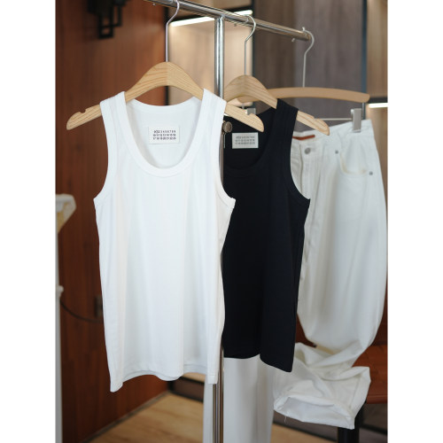 简约舒适弹力罗纹U领打底背心