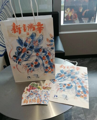 大促优惠正版瑞幸Luckin美林联名周边纸袋杯套新年贴纸