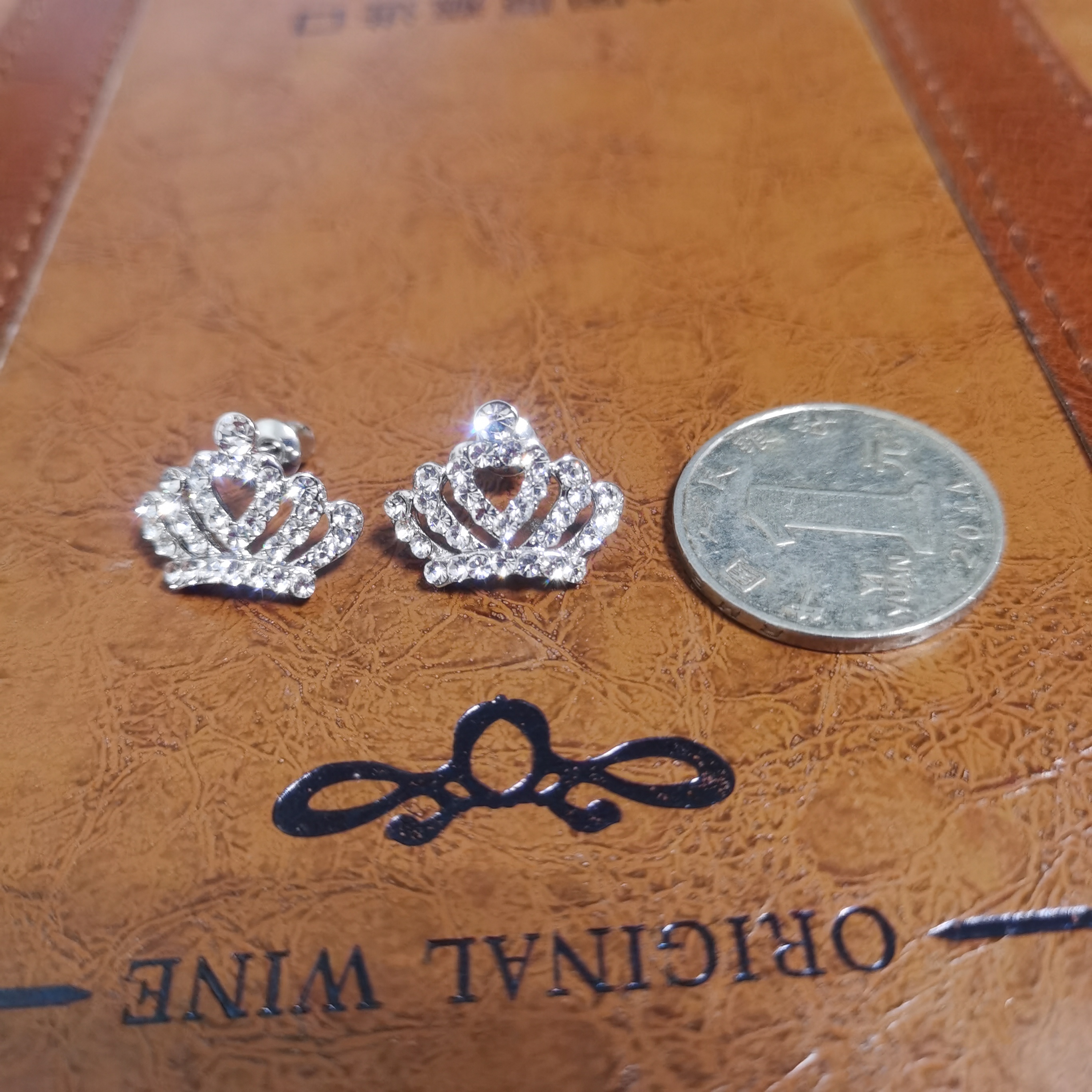 时尚精品淑女气质皇冠带钻耳钉防过敏耳钉耳饰A096