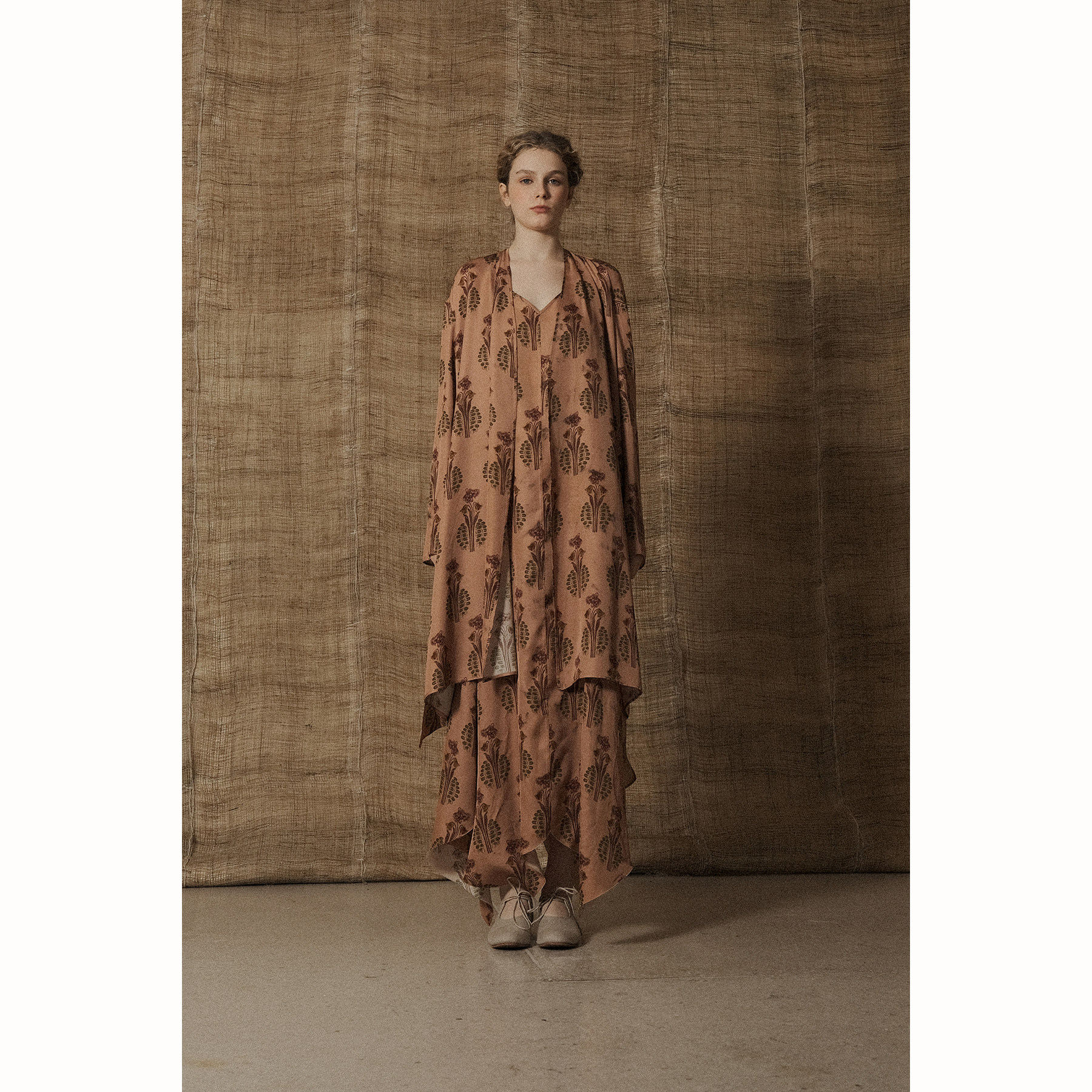 Mutedance 丝质腰带罩衫