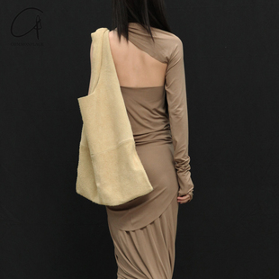 Cortana 小牛皮包系列