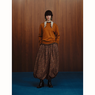 INTO THE EAST 深棕佩斯利花纹真丝休闲裤