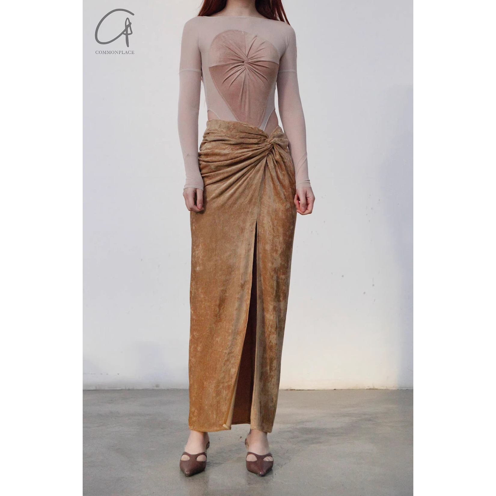 23春夏灯芯绒扭结开叉半身裙