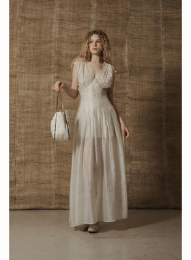 Mutedance V领连衣裙 蕾丝花边 手工制作 植物染色 古典