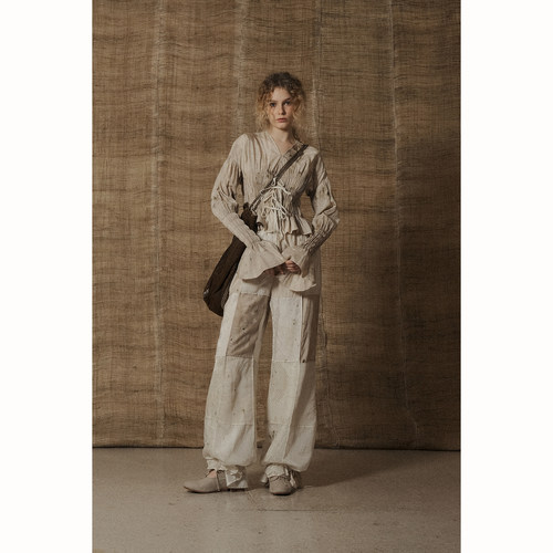 Mutedance 褶皱束腰长袖上衣