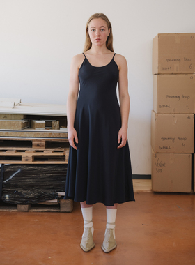 BASERANGE 25秋冬 吊带收腰连衣裙 葡萄牙 commonplace 买手店