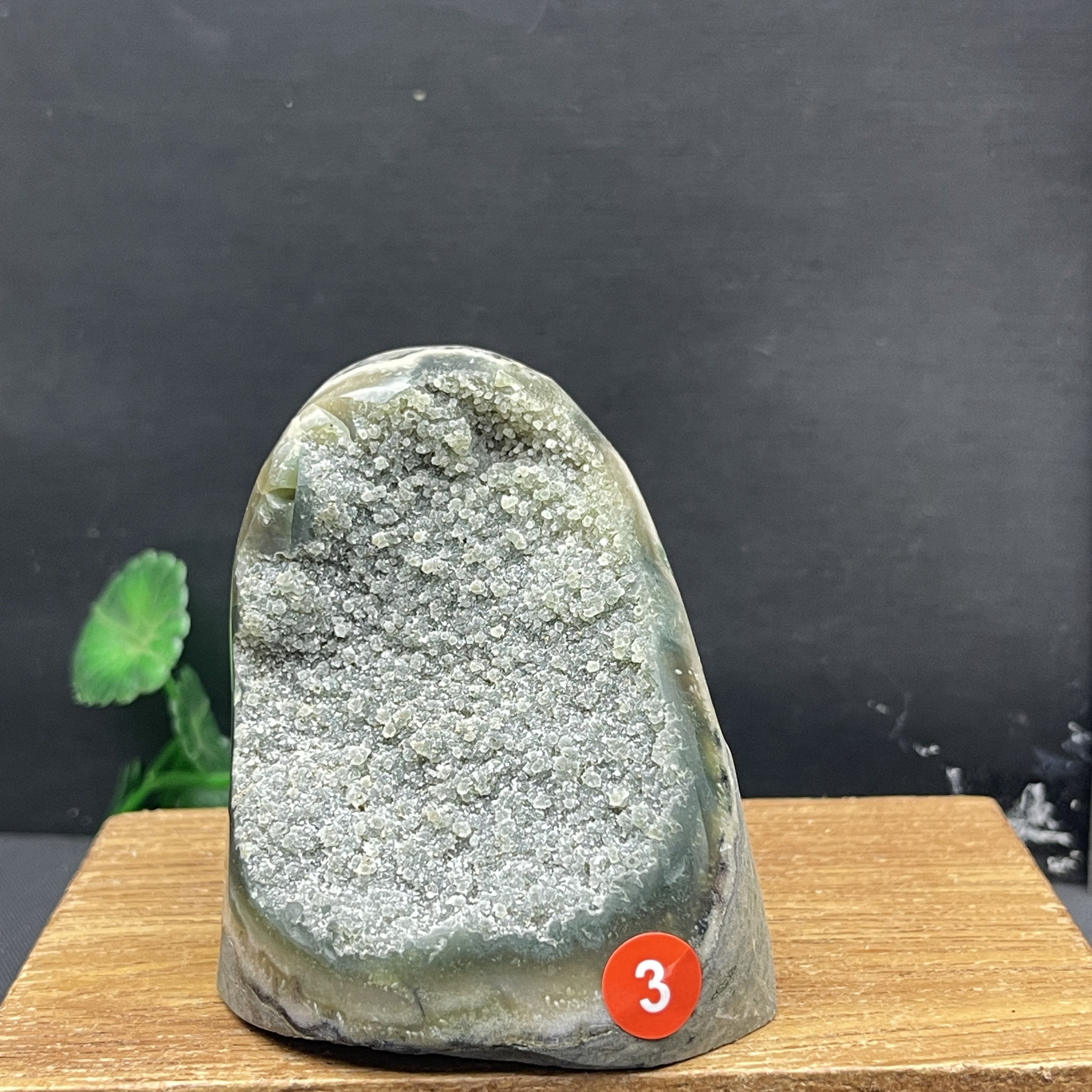 천연 우루과이 거미 숲 설탕 색깔의 크리스탈 타운 자수정 크리스탈 클러스터 이상한 돌 정화 DEGAUSSING 장식품 부티크