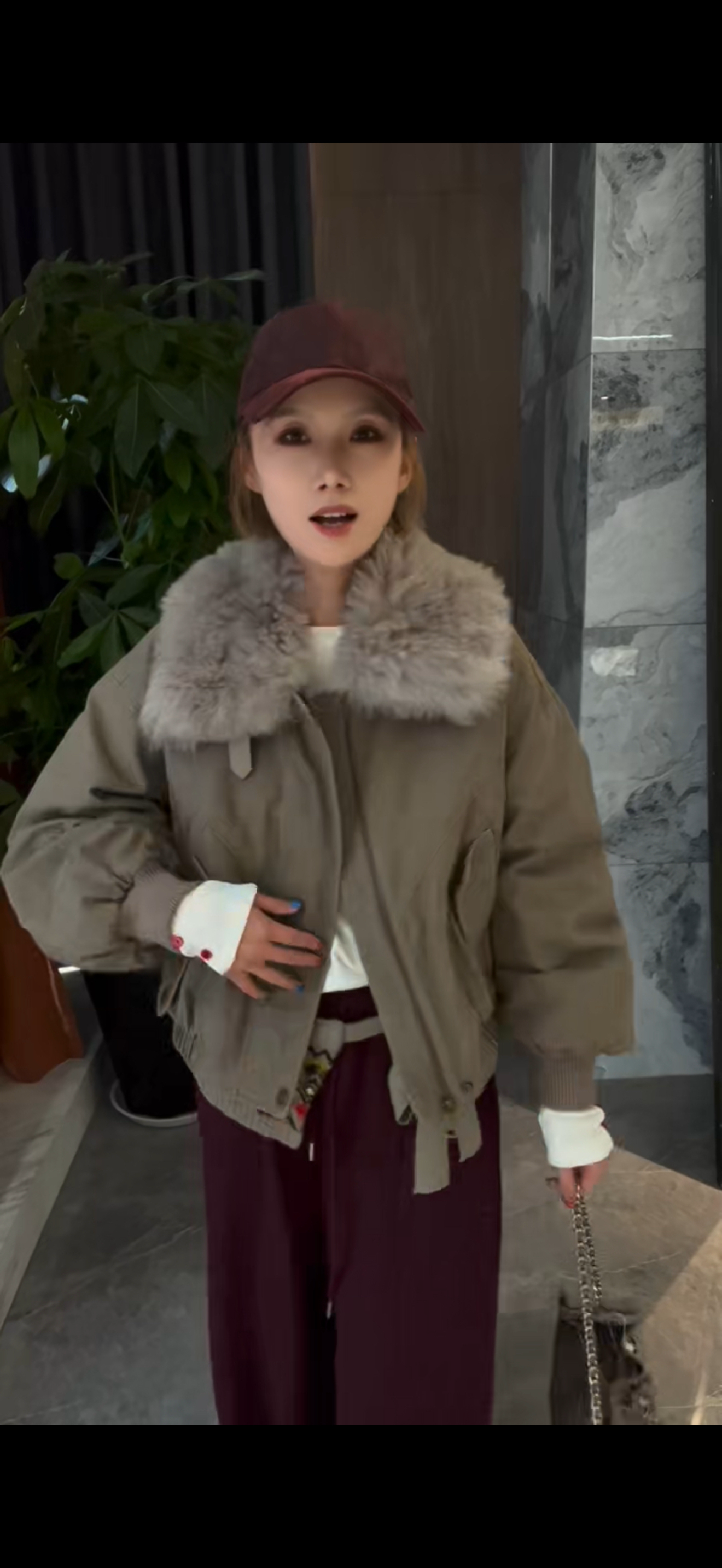 2025新款女装时尚气质百搭显瘦派克服鹅绒羽绒服