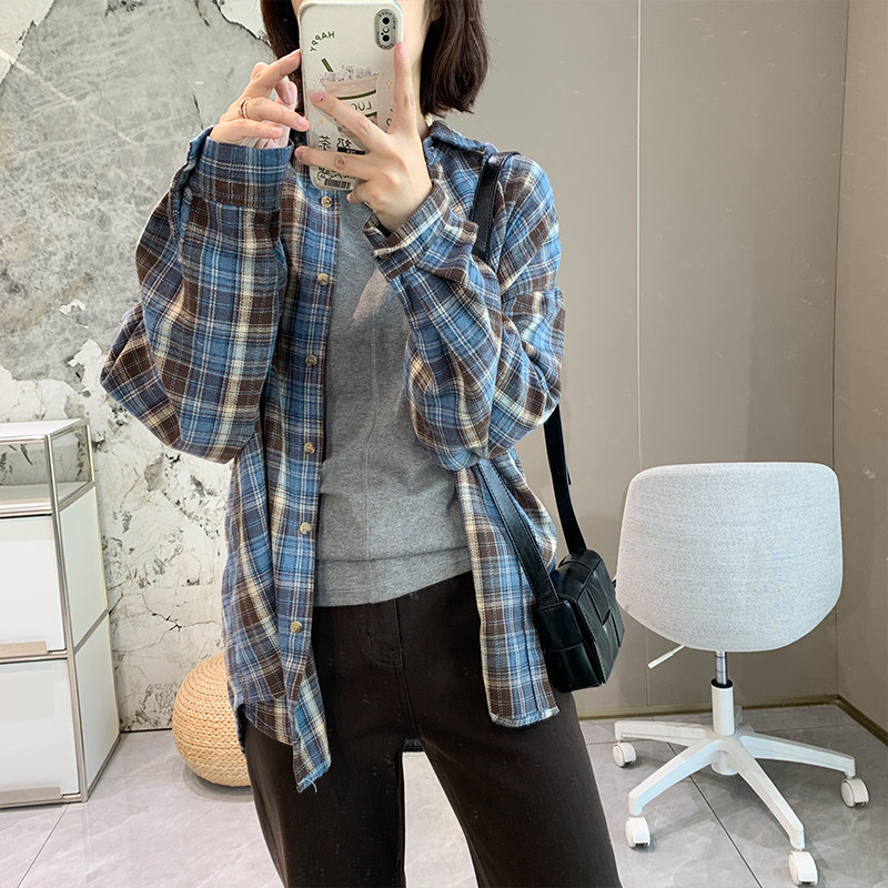 秋季磨毛格子宽松长袖衬衫外套女图片