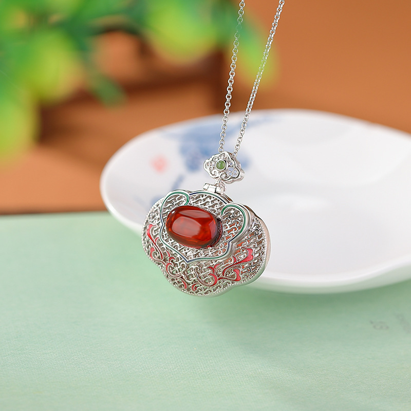 通体S925纯银和田玉碧玉血珀国潮珐琅花丝镂空蛋面如意吊坠挂坠