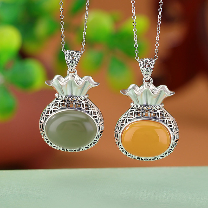 通体S925纯银和田玉晴水玉蜜蜡新中式珐琅鲤鱼莲花钱币福袋吊坠