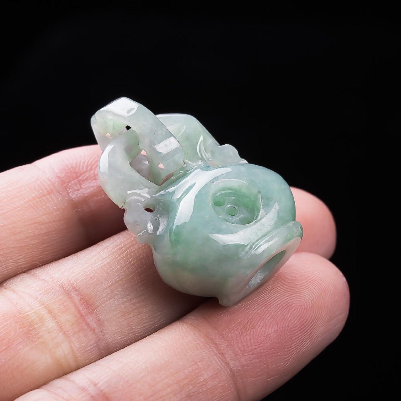 翡翠A货镂空立体雕小花瓶吊坠翡翠镂空雕花瓶保平安挂件玉器