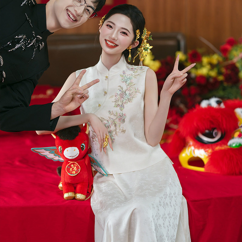 中式高端轻奢小众国风套装旗袍白色订婚礼服秀禾服婚服新娘敬酒服